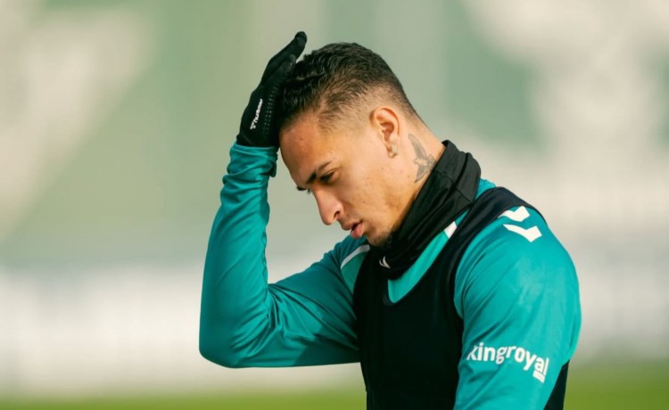 Antony vuelve al grupo en una sesión con gestión de cargas para Ruibal Antony vuelve al grupo en una sesión con gestión de cargas para Ruibal