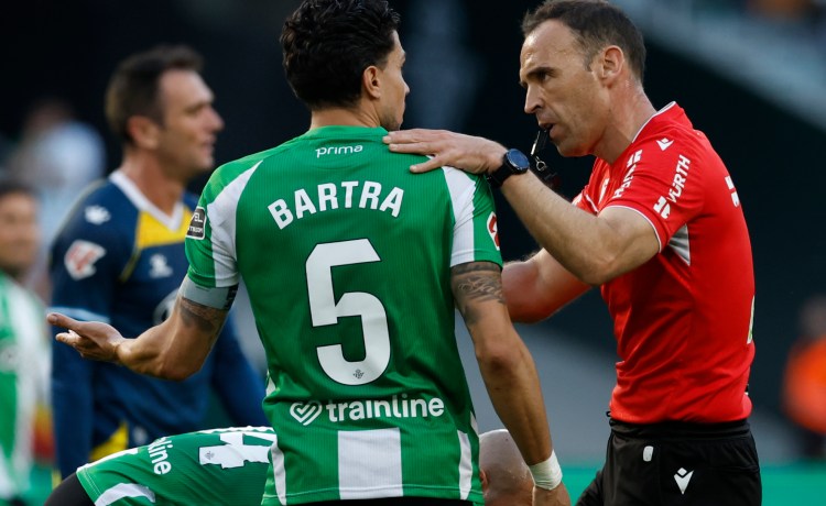 Bartra: «El empate sabe a poco porque hemos hecho un montón de ocasiones claras» Bartra: «El empate sabe a poco porque hemos hecho un montón de ocasiones claras»