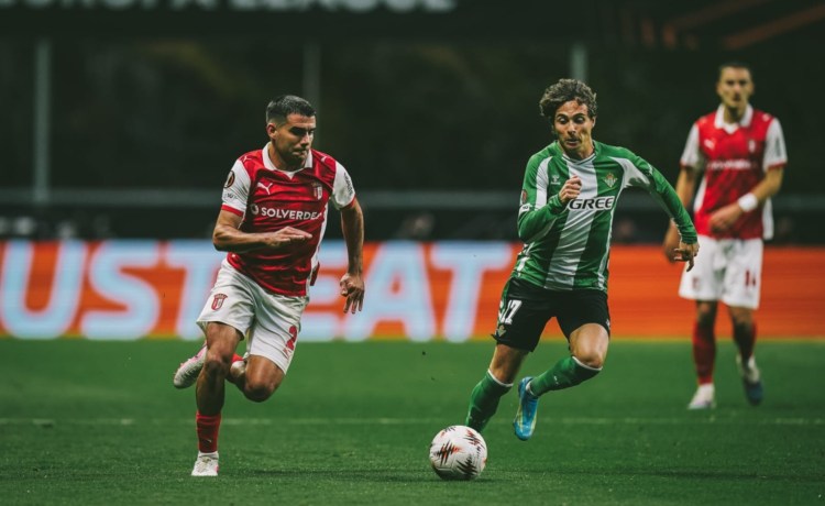 Real Sociedad y Valencia no quitán ojo al regreso a España de Víctor Gómez Real Sociedad y Valencia no quitán ojo al regreso a España de Víctor Gómez