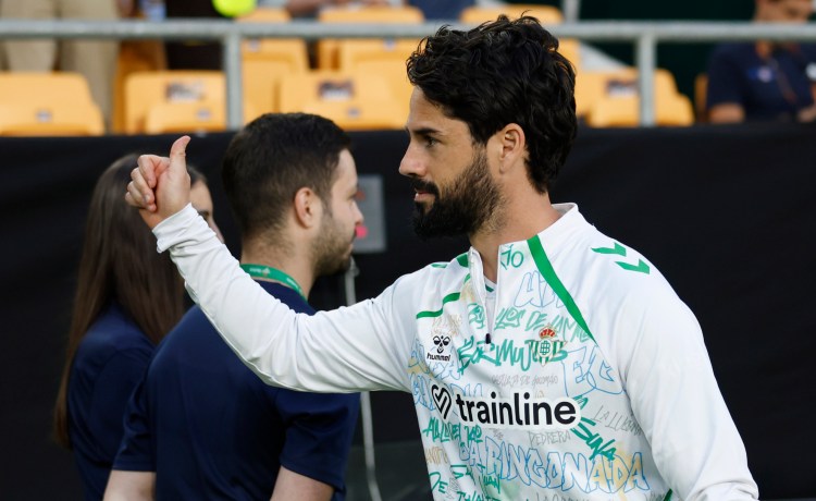 Isco repite en una convocatoria sin el lesionado Diego Llorente Isco repite en una convocatoria sin el lesionado Diego Llorente