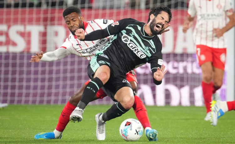 Isco reaparece con el Betis el día de su cumpleaños: «Es una victoria que necesitábamos mucho» Isco reaparece con el Betis el día de su cumpleaños: «Es una victoria que necesitábamos mucho»