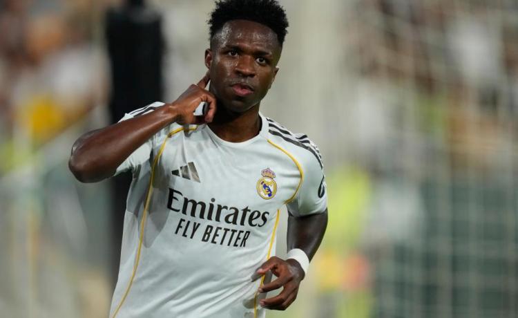 Doble mensaje de Vinicius tras su gol en el Benito Villamarín Doble mensaje de Vinicius tras su gol en el Benito Villamarín