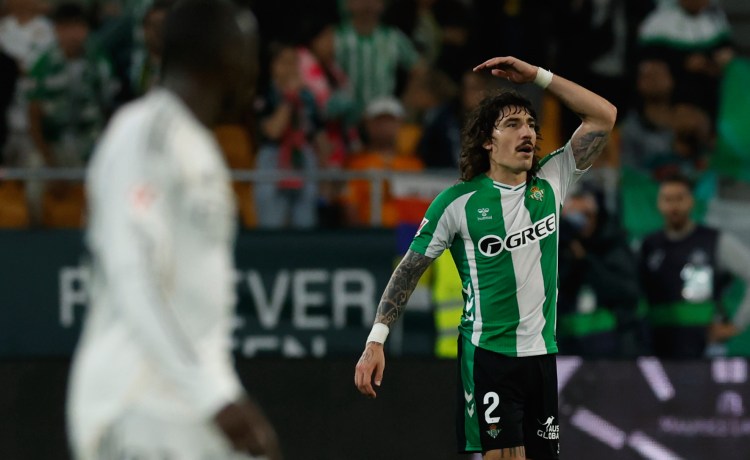 Bellerín: «Lunin las sacaba todas, creo que nos merecimos un poco más» Bellerín: «Lunin las sacaba todas, creo que nos merecimos un poco más»