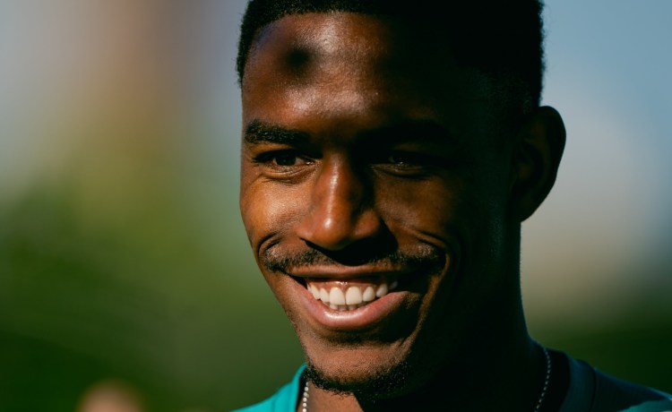 Regreso parcial de Junior Firpo en un entrenamiento sin Bartra Regreso parcial de Junior Firpo en un entrenamiento sin Bartra