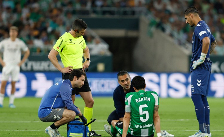 Bartra sufre una lesión parcial de la fascia plantar del pie derecho Bartra sufre una lesión parcial de la fascia plantar del pie derecho