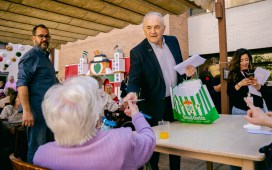 ‘De béticos a abuelos’, la emotiva iniciativa del Betis para combatir la soledad no deseada ‘De béticos a abuelos’, la emotiva iniciativa del Betis para combatir la soledad no deseada