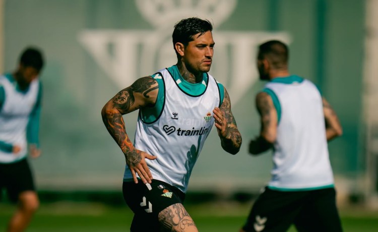 El Betis anticipará un año la salida del Chimy Ávila activando una cláusula incluida en su contrato El Betis anticipará un año la salida del Chimy Ávila activando una cláusula incluida en su contrato
