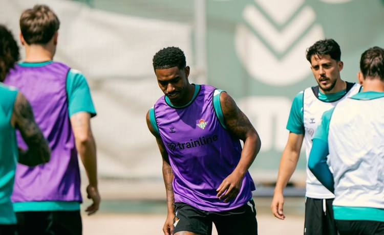 La lista para Anoeta, con Junior y sin Adrián y los lesionados Bartra y Ortiz La lista para Anoeta, con Junior y sin Adrián y los lesionados Bartra y Ortiz