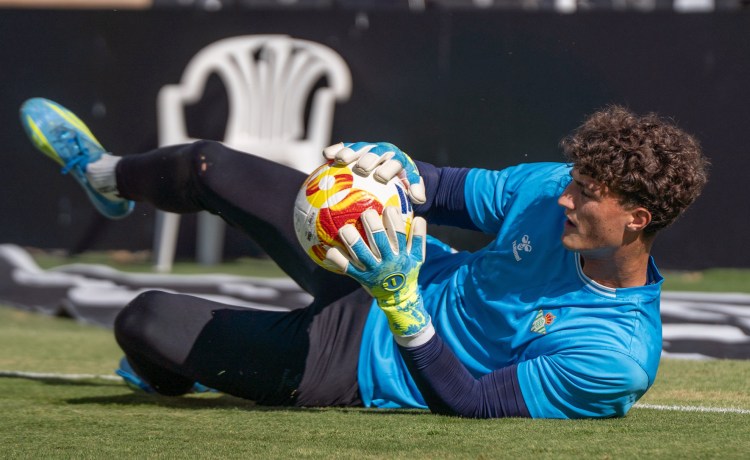 El Betis apunta al canterano Manu González para completar la portería El Betis apunta al canterano Manu González para completar la portería
