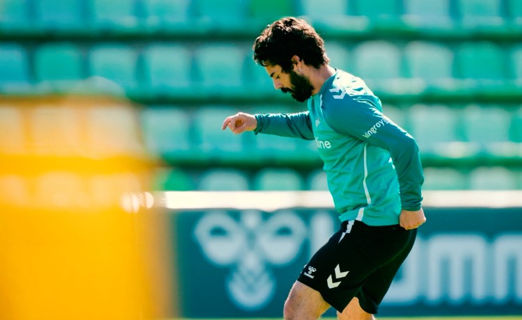 Isco retrasa sus vacaciones para seguir avanzando en su recuperación Isco retrasa sus vacaciones para seguir avanzando en su recuperación