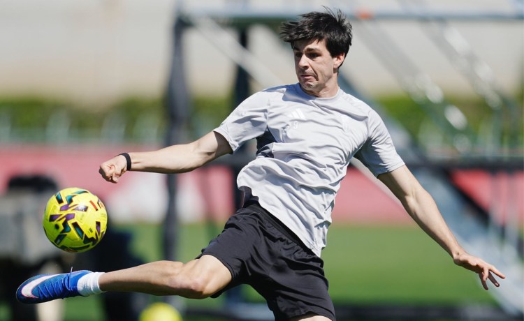 El Betis ‘cocina’ a fuego lento su apuesta por Gonzalo Petit El Betis ‘cocina’ a fuego lento su apuesta por Gonzalo Petit