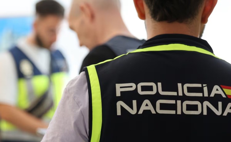 La Policía culmina una operación en Sevilla contra radicales con 28 detenidos La Policía culmina una operación en Sevilla contra radicales con 28 detenidos