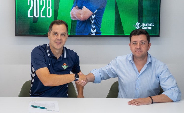 Dani Fragoso se gana dos años al frente del Betis Deportivo Dani Fragoso se gana dos años al frente del Betis Deportivo