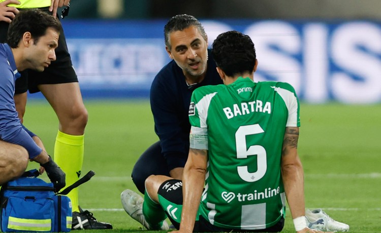 El Betis reestructurará los servicios médicos de su primer equipo: se van José Manuel Álvarez y Eneko Angulo El Betis reestructurará los servicios médicos de su primer equipo: se van José Manuel Álvarez y Eneko Angulo
