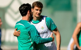 El Betis ultima su vuelta al trabajo a la espera de los fichajes y con una larga lista de canteranos El Betis ultima su vuelta al trabajo a la espera de los fichajes y con una larga lista de canteranos