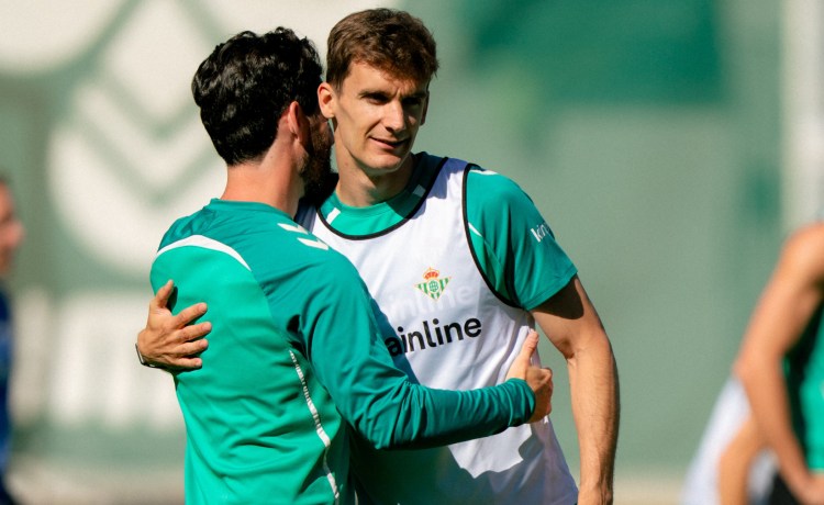 El Betis ultima su vuelta al trabajo a la espera de los fichajes y con una larga lista de canteranos El Betis ultima su vuelta al trabajo a la espera de los fichajes y con una larga lista de canteranos