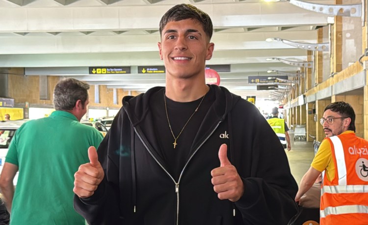 Facundo Bernal llega a Sevilla para convertirse en el primer fichaje del Betis de Champions Facundo Bernal llega a Sevilla para convertirse en el primer fichaje del Betis de Champions