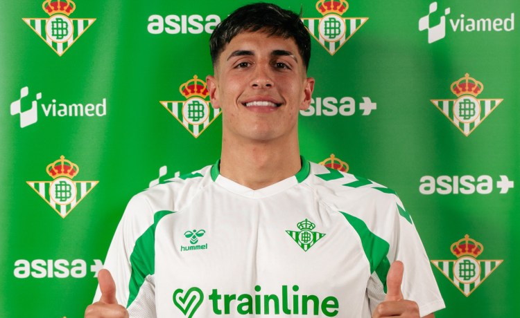 Facundo Bernal: «Esperé esto mucho tiempo y estoy deseando estar dentro del campo» Facundo Bernal: «Esperé esto mucho tiempo y estoy deseando estar dentro del campo»