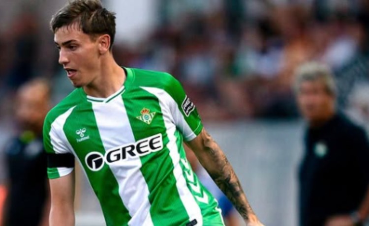 Carlos de Roa, otro fruto de la inagotable cantera del Betis, por el que varios clubes ya se pelean Carlos de Roa, otro fruto de la inagotable cantera del Betis, por el que varios clubes ya se pelean