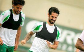 Sin Isco en la última sesión antes del amistoso frente al Granada Sin Isco en la última sesión antes del amistoso frente al Granada