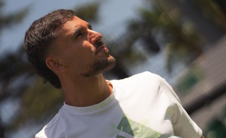 El Betis se da tiempo con Ceballos: «No hay que hacer telenovelas de los mercados de fichajes» El Betis se da tiempo con Ceballos: «No hay que hacer telenovelas de los mercados de fichajes»