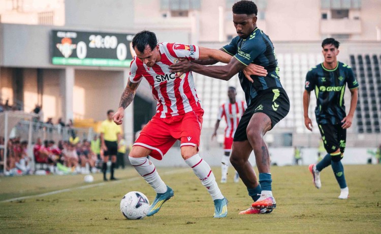 Corralejo da la victoria al Betis castiga el único error del Almería Corralejo da la victoria al Betis castiga el único error del Almería