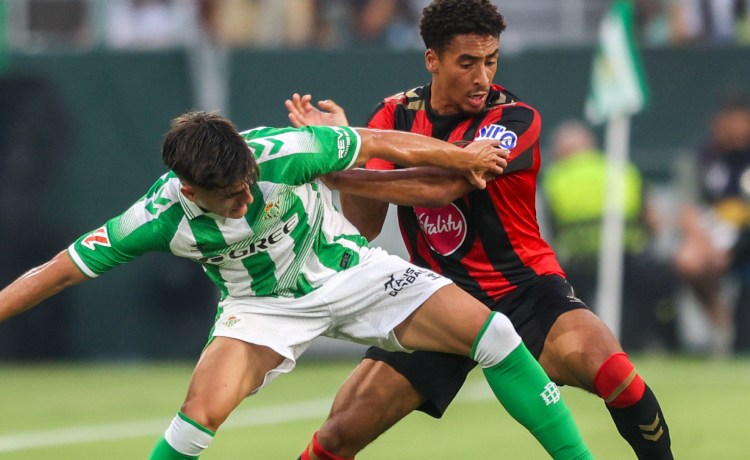 El Betis firma las tablas en un encuentro descontrolado El Betis firma las tablas en un encuentro descontrolado