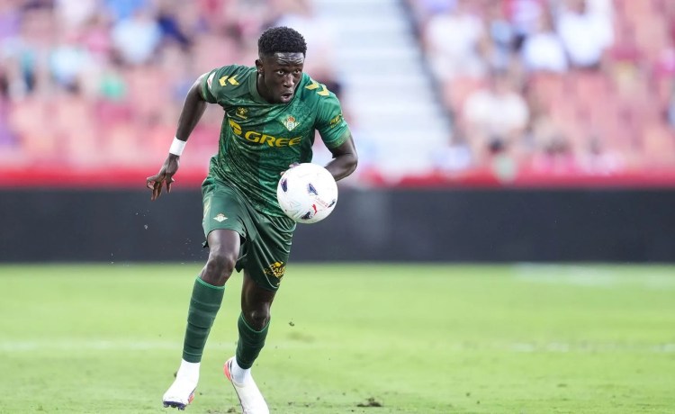 Betis y Rayo negocian por Gnangoro Bouare Betis y Rayo negocian por Gnangoro Bouare