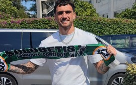 Troy Parrott aterriza en Sevilla para cerrar su fichaje por el Betis Troy Parrott aterriza en Sevilla para cerrar su fichaje por el Betis