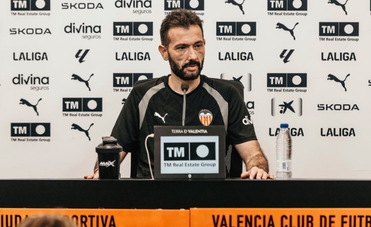 Corberán estalla por el calendario: “El Valencia es el único equipo que juega dos partidos con dos días de descanso” Corberán estalla por el calendario: “El Valencia es el único equipo que juega dos partidos con dos días de descanso”