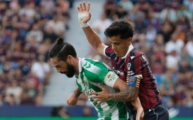 Isco hace autocrítica: «Hoy hemos regalado; y cuando regalas en la élite, se hace mucho más complicado» Isco hace autocrítica: «Hoy hemos regalado; y cuando regalas en la élite, se hace mucho más complicado»