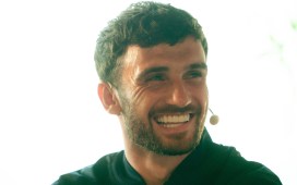 Troy Parrott cambia Inglaterra por el Betis: «Venir aquí me entusiasmaba» Troy Parrott cambia Inglaterra por el Betis: «Venir aquí me entusiasmaba»