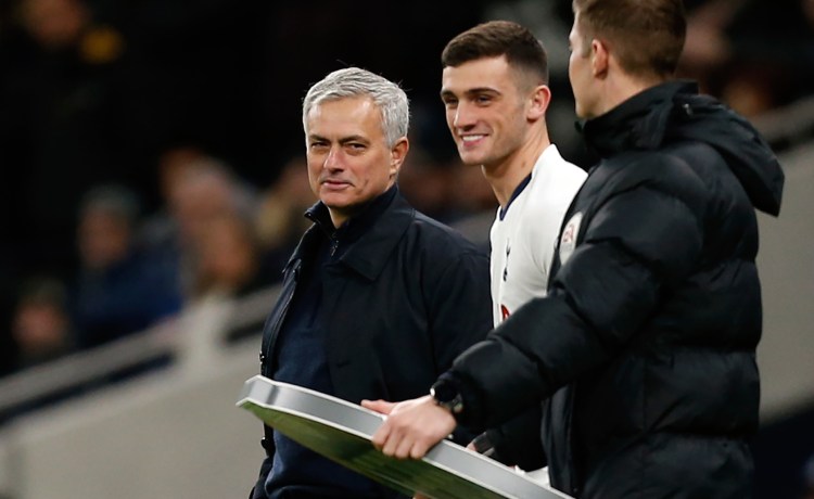 Mourinho y Parrott: del balón del debut en la Premier a su reencuentro en LaLiga siete años después Mourinho y Parrott: del balón del debut en la Premier a su reencuentro en LaLiga siete años después