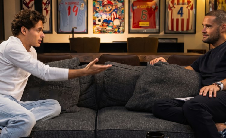 Riquelme: «Le dije a mi padre que lo dejaba y al día siguiente el Cholo me llamó para hacer la pretemporada» Riquelme: «Le dije a mi padre que lo dejaba y al día siguiente el Cholo me llamó para hacer la pretemporada»