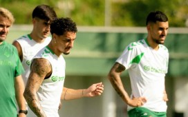 Antony entra en una lista de 24 futbolistas frente al Oporto Antony entra en una lista de 24 futbolistas frente al Oporto