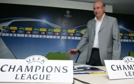 Serra Ferrer bendice al Betis de Pellegrini en la vuelta a casa de la Champions Serra Ferrer bendice al Betis de Pellegrini en la vuelta a casa de la Champions