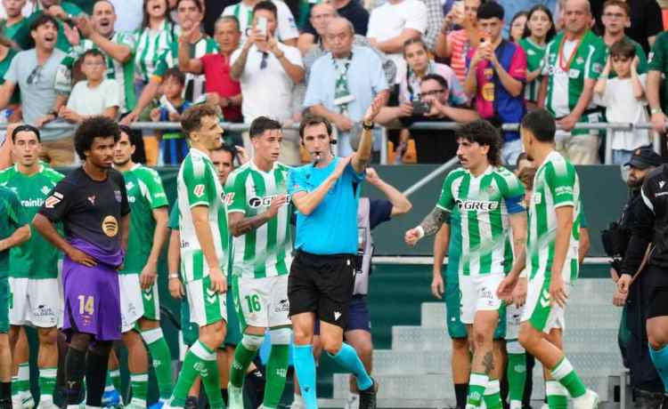 El gol anulado a Lo Celso, desde la ‘RefCam’: «Sólo por el gol que ha metido hay que dejarlo, por el fútbol» El gol anulado a Lo Celso, desde la ‘RefCam’: «Sólo por el gol que ha metido hay que dejarlo, por el fútbol»