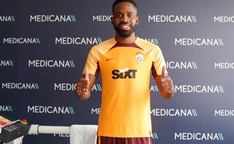 El Betis negocia el fichaje de Bakambu como opción en la recámara> El Betis negocia el fichaje de Bakambu como opción en la recámara>