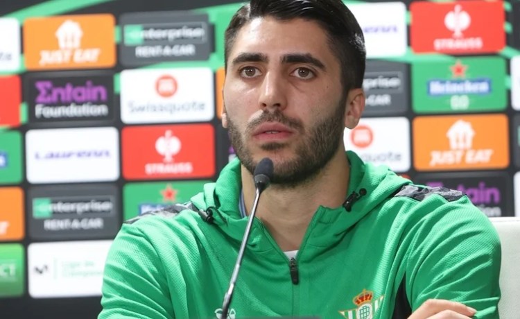 Rui Silva despeja el balón de su renovación: «Estoy tranquilo» Rui Silva despeja el balón de su renovación: «Estoy tranquilo»