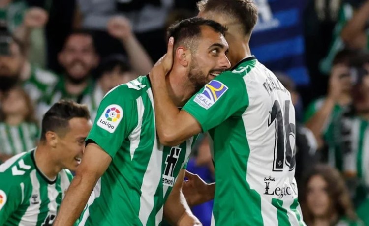 Álex Moreno y Borja Iglesias mantienen al Betis en su corazón y alaban a Pezzella Álex Moreno y Borja Iglesias mantienen al Betis en su corazón y alaban a Pezzella