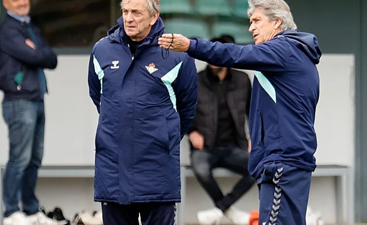 Pellegrini no quiere presiones: «El objetivo es ganar al Villarreal, el resto son especulaciones» Pellegrini no quiere presiones: «El objetivo es ganar al Villarreal, el resto son especulaciones»