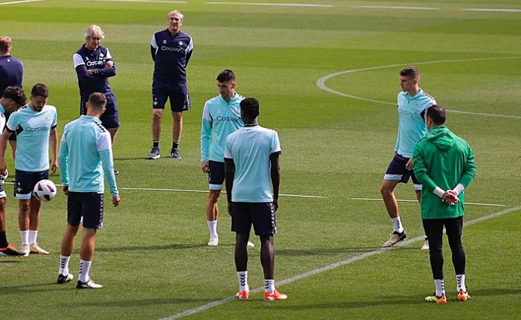 La presencia de Altimira, única novedad en el Betis en el entrenamiento previo al derbi La presencia de Altimira, única novedad en el Betis en el entrenamiento previo al derbi