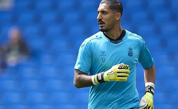 Álvaro Valles insiste en jugar en el Betis pese a la presión de Las Palmas Álvaro Valles insiste en jugar en el Betis pese a la presión de Las Palmas