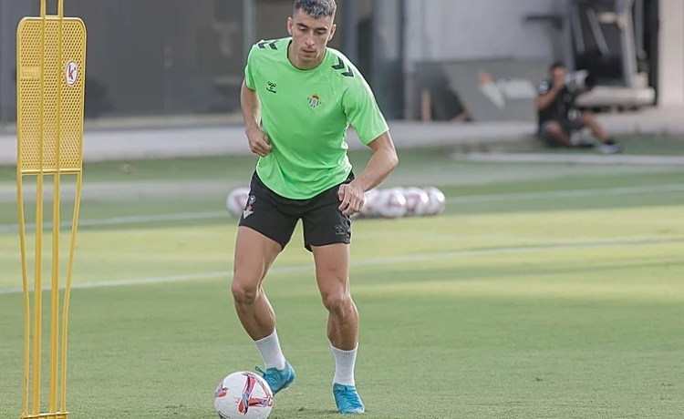 Marc Roca, sobre Isco: «Si no es el jugador más importante, es de los que más» Marc Roca, sobre Isco: «Si no es el jugador más importante, es de los que más»