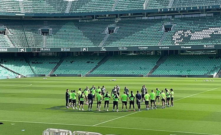 Bartra y Juanmi no se entrenan con el grupo y causan baja ante el Leganés Bartra y Juanmi no se entrenan con el grupo y causan baja ante el Leganés