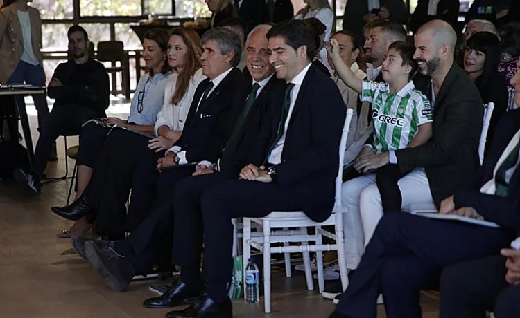 El Betis abre la vía de no hacer fichajes en enero El Betis abre la vía de no hacer fichajes en enero