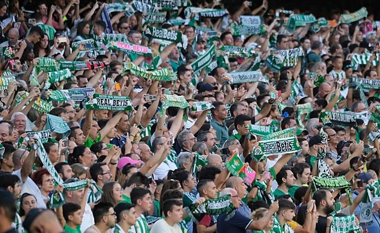 El Betis envía a sus socios una encuesta para «hacerles partícipes de la transformación del estadio Benito Villamarín» El Betis envía a sus socios una encuesta para «hacerles partícipes de la transformación del estadio Benito Villamarín»