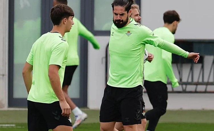 Isco sigue con el grupo en el penúltimo entrenamiento previo al Mlada Boleslav – Betis Isco sigue con el grupo en el penúltimo entrenamiento previo al Mlada Boleslav – Betis