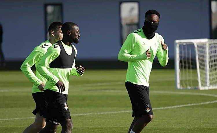 Busto y Jesús Rodríguez, en la lista del Betis para viajar a Mlada Boleslav Busto y Jesús Rodríguez, en la lista del Betis para viajar a Mlada Boleslav
