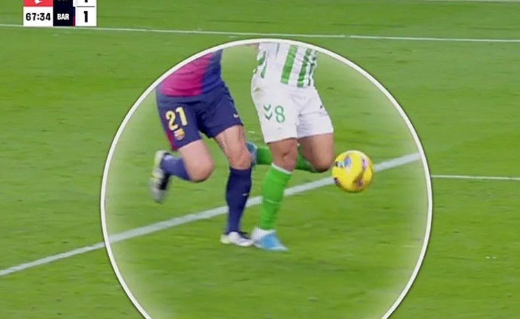 El audio del VAR del penalti de De Jong sobre Vitor Roque y la valoración de «no expulsión» El audio del VAR del penalti de De Jong sobre Vitor Roque y la valoración de «no expulsión»